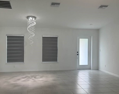 2912 Nw 19th Avenue - Photo Thumbnail 2