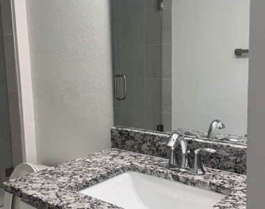 2912 Nw 19th Avenue - Photo Thumbnail 9