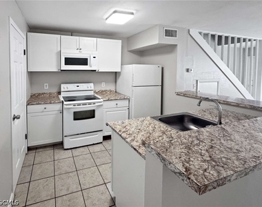 6635 Warwick Circle - Photo Thumbnail 4