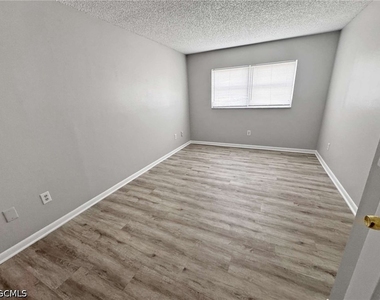 6635 Warwick Circle - Photo Thumbnail 13