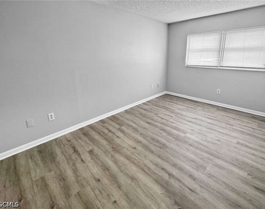 6635 Warwick Circle - Photo Thumbnail 17