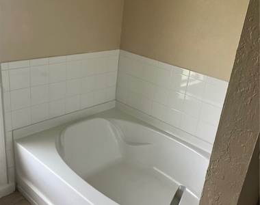 347 Parish Avenue - Photo Thumbnail 12