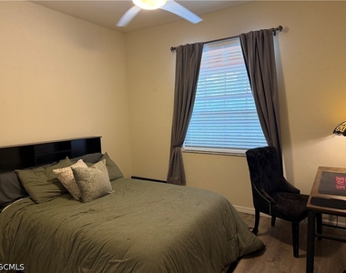 9631 Spanish Moss Way - Photo Thumbnail 5