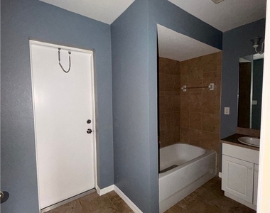 302 Nw 2nd Place - Photo Thumbnail 8
