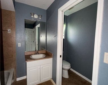302 Nw 2nd Place - Photo Thumbnail 9