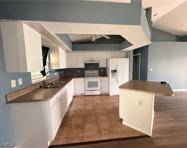 302 Nw 2nd Place - Photo Thumbnail 2