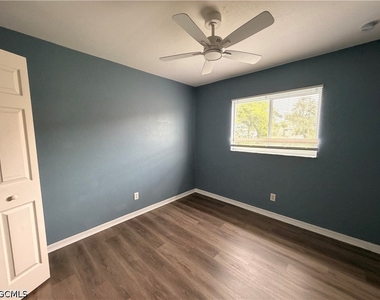 302 Nw 2nd Place - Photo Thumbnail 3