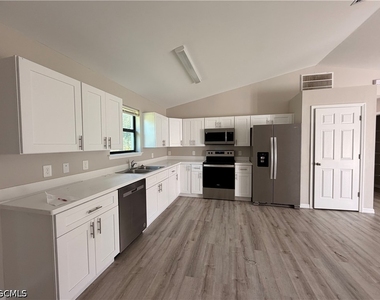 3607 E 18th Street - Photo Thumbnail 7