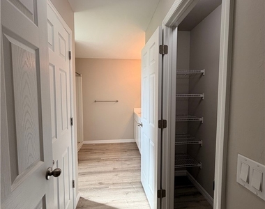 3607 E 18th Street - Photo Thumbnail 10