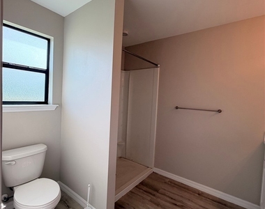 3607 E 18th Street - Photo Thumbnail 14