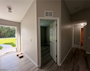 3607 E 18th Street - Photo Thumbnail 4