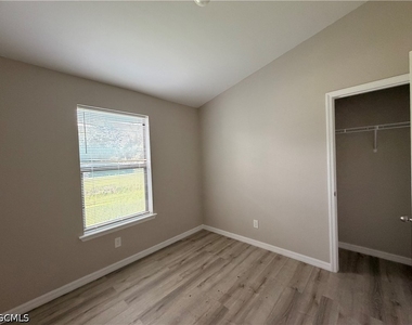 3607 E 18th Street - Photo Thumbnail 6