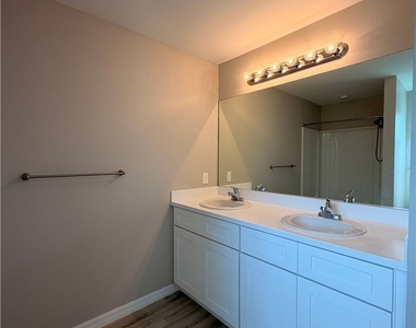 3607 E 18th Street - Photo Thumbnail 16