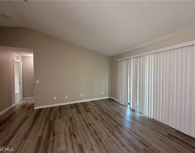 3607 E 18th Street - Photo Thumbnail 3
