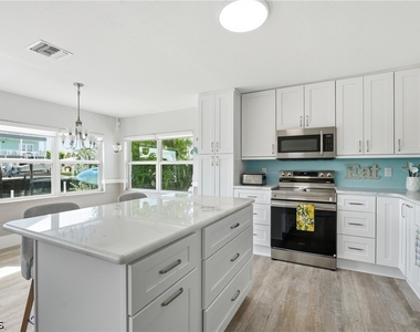 2691 Geary Street - Photo Thumbnail 8