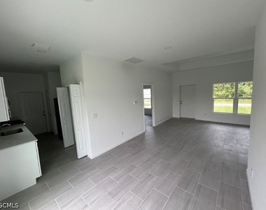 1141 Columbo Avenue S - Photo Thumbnail 3