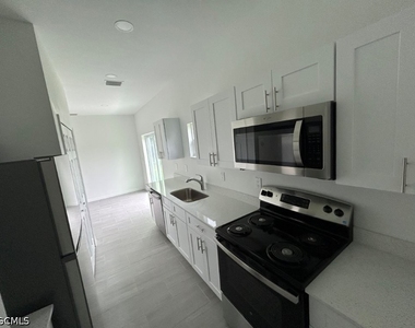 1141 Columbo Avenue S - Photo Thumbnail 5