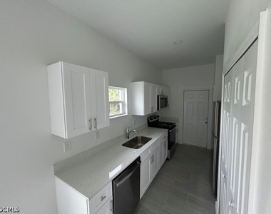 1141 Columbo Avenue S - Photo Thumbnail 4