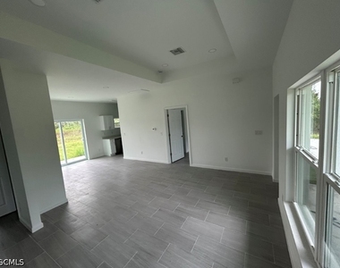 1141 Columbo Avenue S - Photo Thumbnail 2