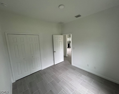 1141 Columbo Avenue S - Photo Thumbnail 9