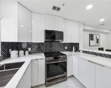 9419 Ivy Brook Run - Photo Thumbnail 16
