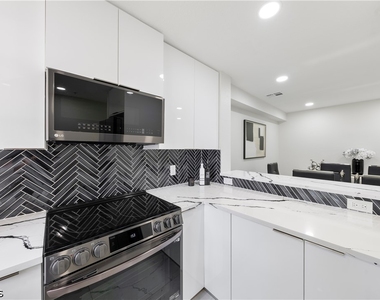 9419 Ivy Brook Run - Photo Thumbnail 15