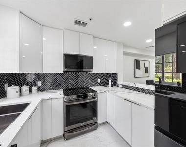 9419 Ivy Brook Run - Photo Thumbnail 12