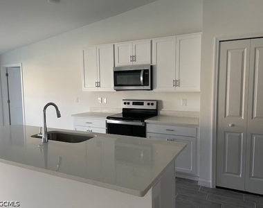 1724 Nw 13th Terrace - Photo Thumbnail 2