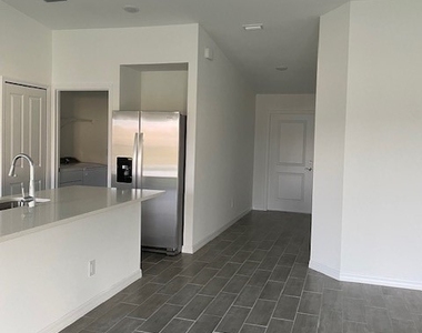 1724 Nw 13th Terrace - Photo Thumbnail 5