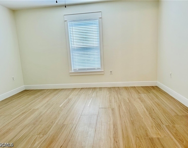 2909 Ne 6th Place - Photo Thumbnail 14