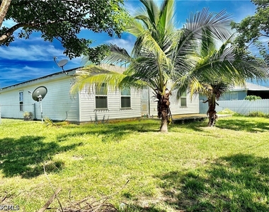 2909 Ne 6th Place - Photo Thumbnail 4