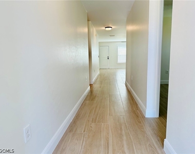 2909 Ne 6th Place - Photo Thumbnail 17