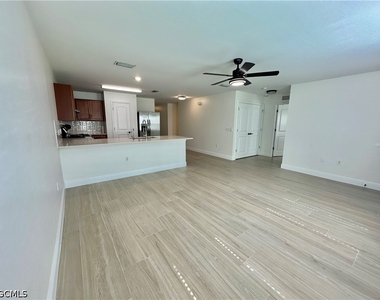 2909 Ne 6th Place - Photo Thumbnail 9