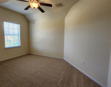 2318 Nashmor Drive - Photo Thumbnail 25