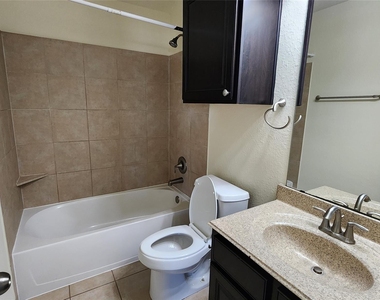 2318 Nashmor Drive - Photo Thumbnail 21