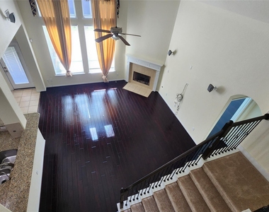 2318 Nashmor Drive - Photo Thumbnail 3
