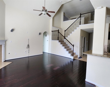2318 Nashmor Drive - Photo Thumbnail 8