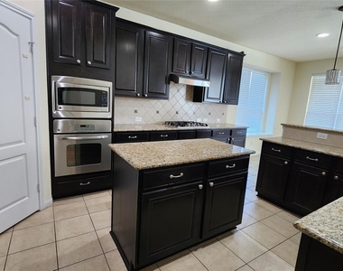 2318 Nashmor Drive - Photo Thumbnail 5