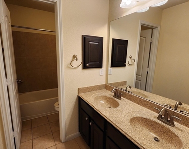 2318 Nashmor Drive - Photo Thumbnail 27