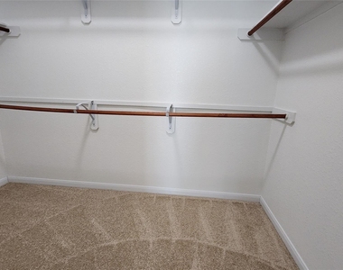 2318 Nashmor Drive - Photo Thumbnail 16