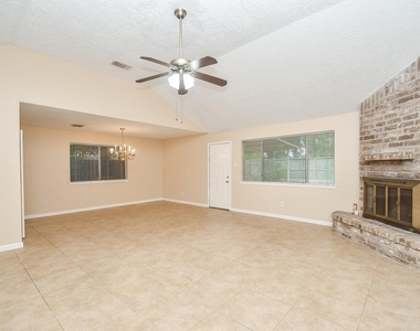 15919 Val Verde Drive - Photo Thumbnail 10