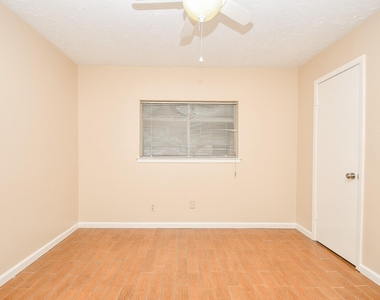 15919 Val Verde Drive - Photo Thumbnail 24