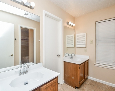 15919 Val Verde Drive - Photo Thumbnail 19