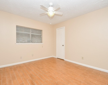 15919 Val Verde Drive - Photo Thumbnail 23