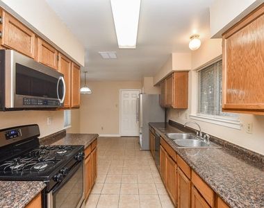 15919 Val Verde Drive - Photo Thumbnail 11