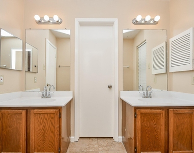 15919 Val Verde Drive - Photo Thumbnail 20