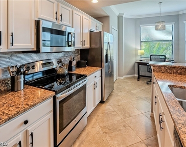 9723 Acqua Court - Photo Thumbnail 8
