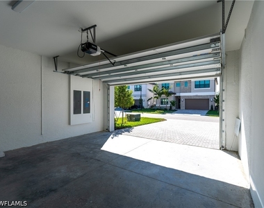 12813 Hawkins Drive - Photo Thumbnail 44