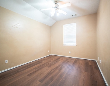 7318 Chasegrove Lane - Photo Thumbnail 18