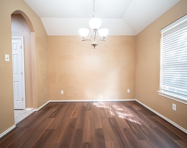 7318 Chasegrove Lane - Photo Thumbnail 2